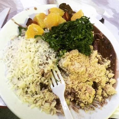 Feijoada e noite de samba