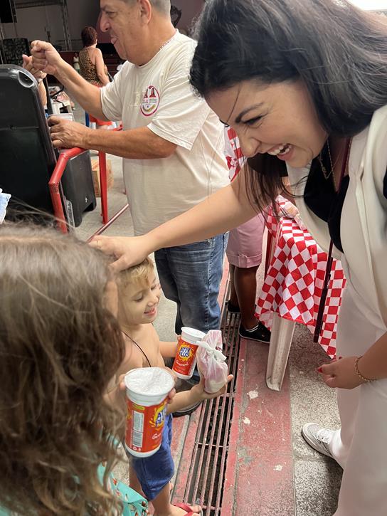 Porto da Pedra promove tradicional distribuição de doces