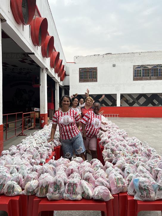 Porto da Pedra promove tradicional distribuição de doces
