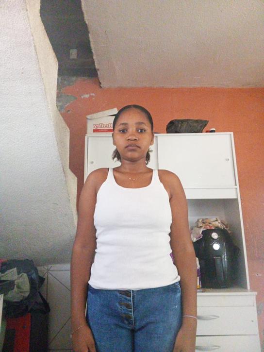 Sophya Rickelly Pereira da Silva, autora da poesia “Caminho de dentro” do Centro Estadual Frederico Azevedo, em São Gonçalo